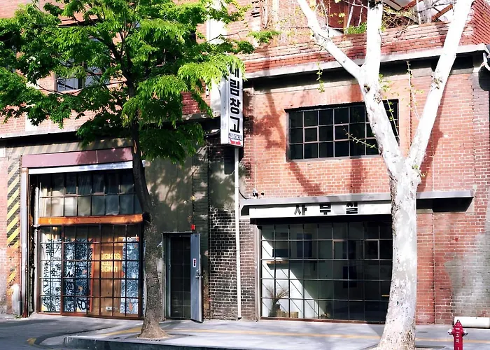 Urban Retreat 3-min Walk From Achasan Station, 15-min To Seongsu, Tranquil Space For Relaxation * Сеул