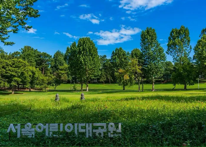 Дом отдыха Urban Retreat 3-min Walk From Achasan Station, 15-min To Seongsu, Tranquil Space For Relaxation