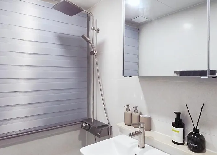 Urban Retreat 3-min Walk From Achasan Station, 15-min To Seongsu, Tranquil Space For Relaxation