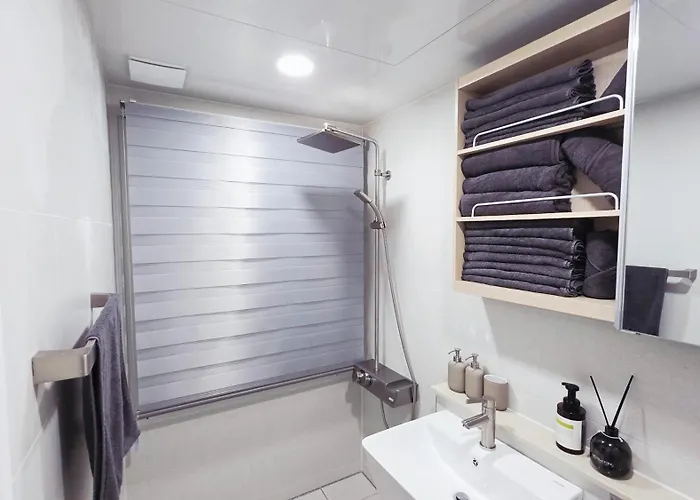 Дом отдыха Urban Retreat 3-min Walk From Achasan Station, 15-min To Seongsu, Tranquil Space For Relaxation