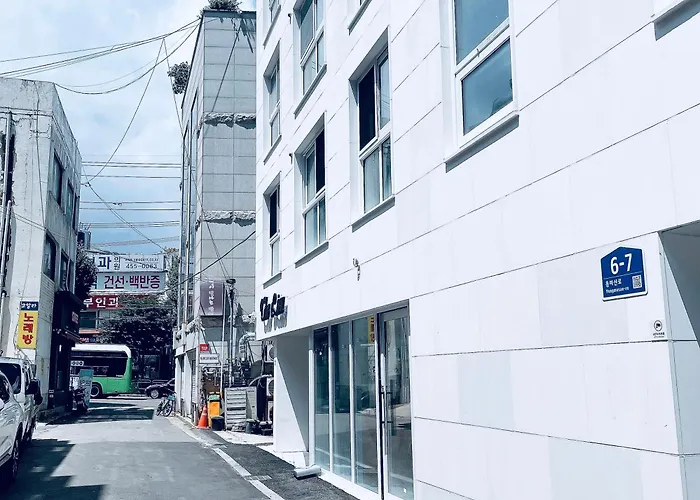 Дом отдыха Urban Retreat 3-min Walk From Achasan Station, 15-min To Seongsu, Tranquil Space For Relaxation