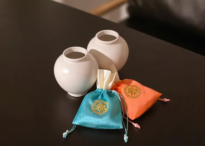 Urban Retreat 3-min Walk From Achasan Station, 15-min To Seongsu, Tranquil Space For Relaxation Дом отдыха *