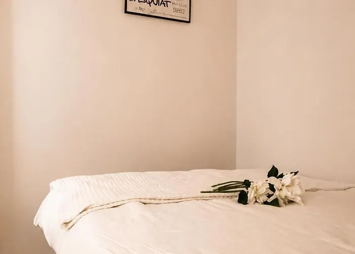 Дом отдыха Urban Retreat 3-min Walk From Achasan Station, 15-min To Seongsu, Tranquil Space For Relaxation Сеул