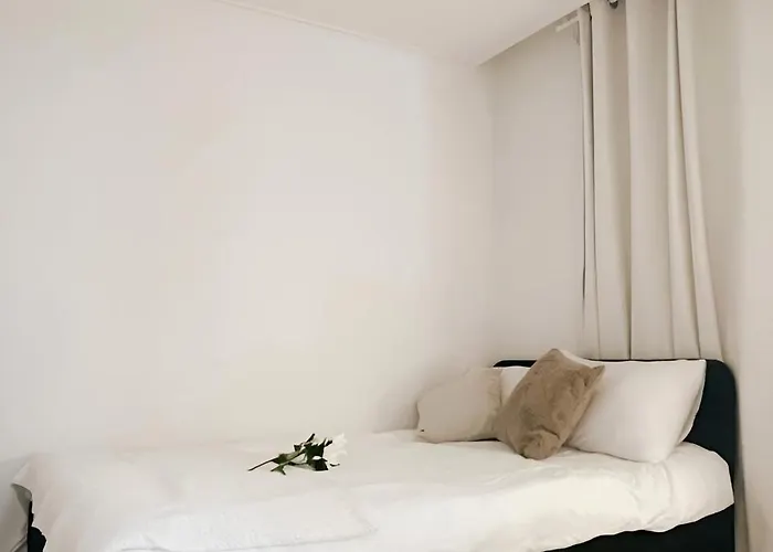 Urban Retreat 3-min Walk From Achasan Station, 15-min To Seongsu, Tranquil Space For Relaxation Дом отдыха *